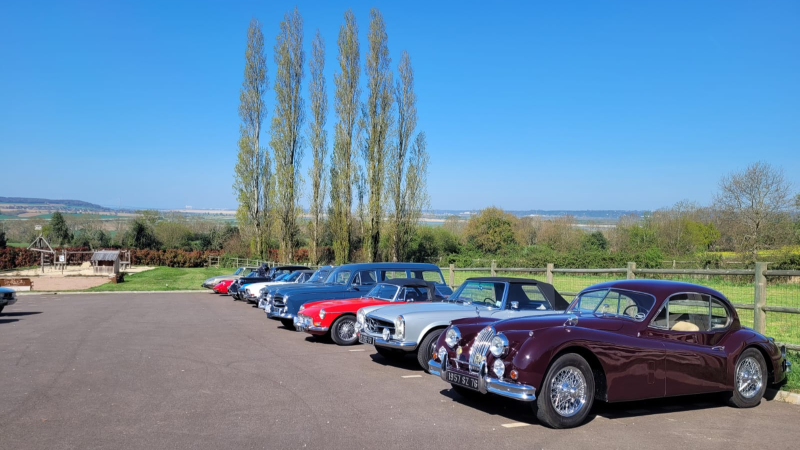 Road trip en voiture de collection en normandie 