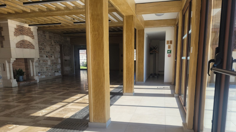 Salle de réunion avec couchages